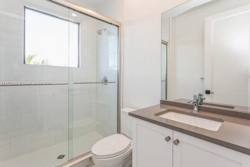 Recently Sold: $2,748,000 (5 beds, 5 baths, 5260 Square Feet)