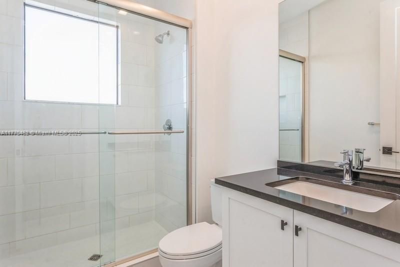 Recently Sold: $2,748,000 (5 beds, 5 baths, 5260 Square Feet)