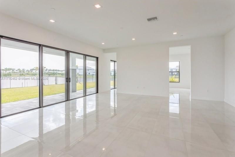 Recently Sold: $2,748,000 (5 beds, 5 baths, 5260 Square Feet)