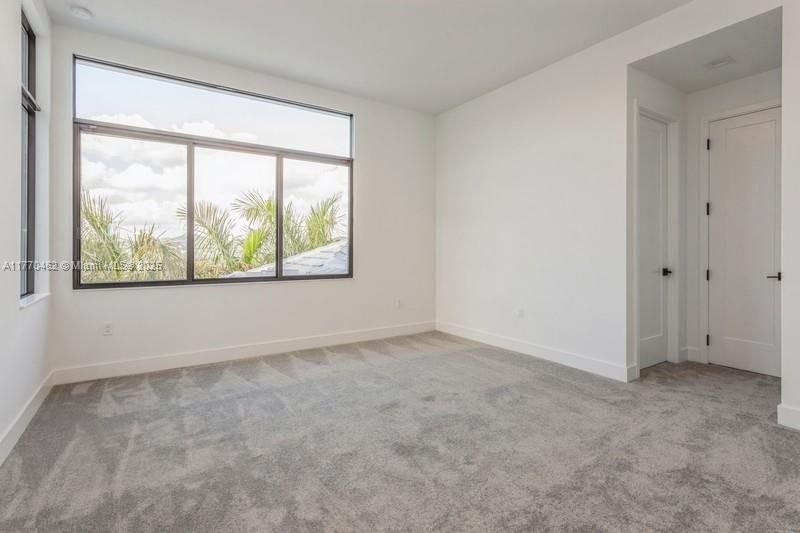 Recently Sold: $2,748,000 (5 beds, 5 baths, 5260 Square Feet)