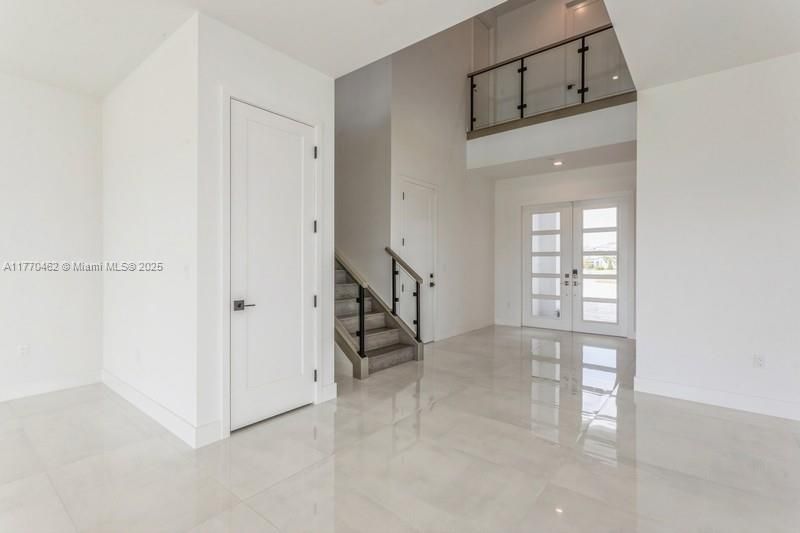 Recently Sold: $2,748,000 (5 beds, 5 baths, 5260 Square Feet)