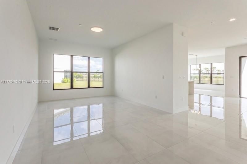 Recently Sold: $2,748,000 (5 beds, 5 baths, 5260 Square Feet)