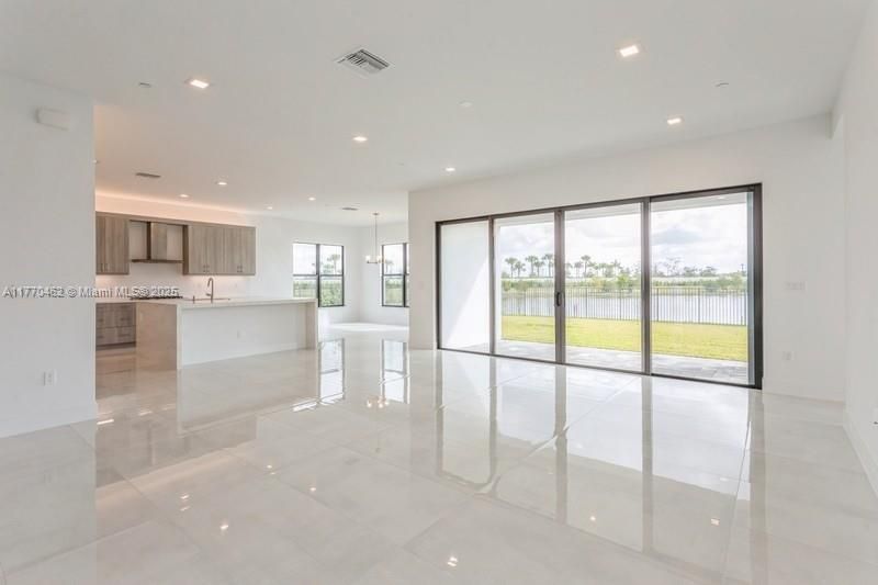 Recently Sold: $2,748,000 (5 beds, 5 baths, 5260 Square Feet)