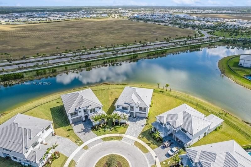 Recently Sold: $2,748,000 (5 beds, 5 baths, 5260 Square Feet)