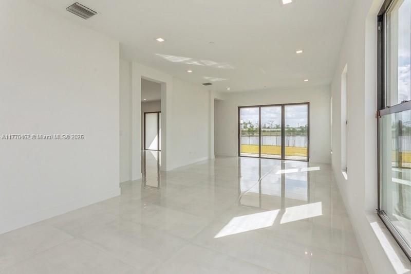 Recently Sold: $2,748,000 (5 beds, 5 baths, 5260 Square Feet)