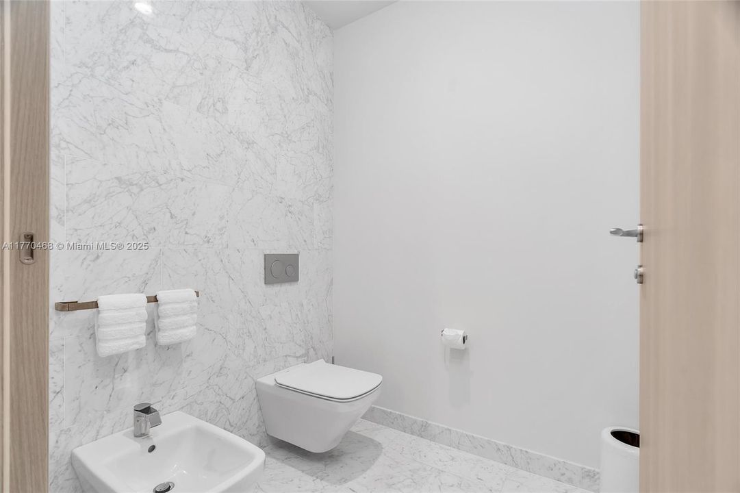 最近租的: $20,000 (4 贝兹, 4 浴室, 2418 平方英尺)