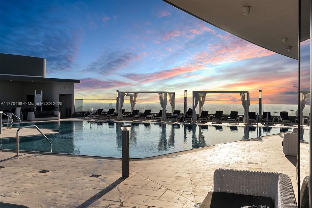 Sky Club 64th Floor Rooftop Pool