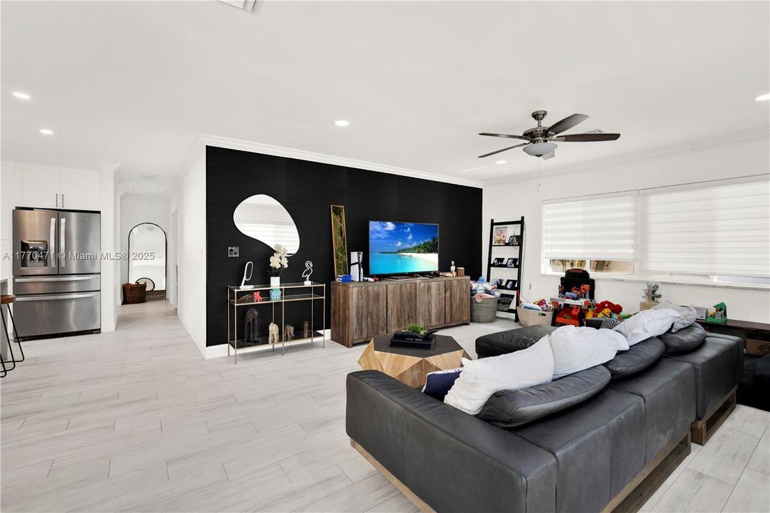 Recently Sold: $975,000 (3 beds, 2 baths, 1469 Square Feet)