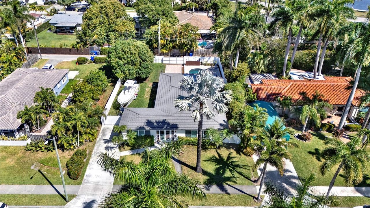 Recently Sold: $975,000 (3 beds, 2 baths, 1469 Square Feet)