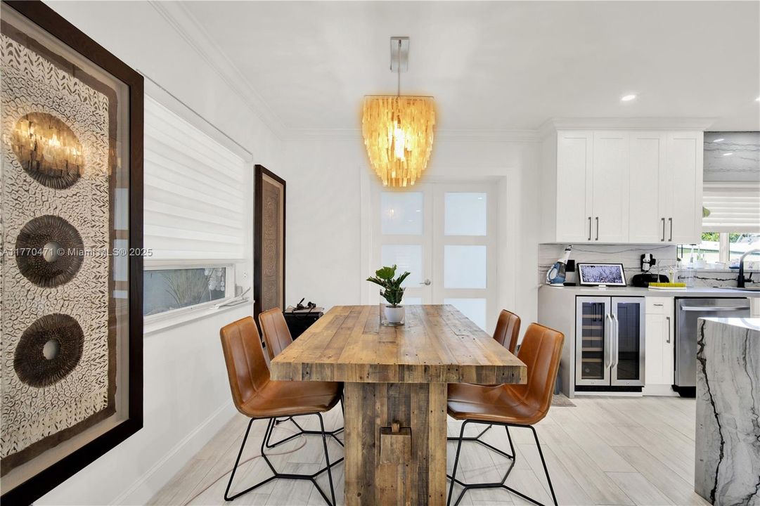 Recently Sold: $975,000 (3 beds, 2 baths, 1469 Square Feet)