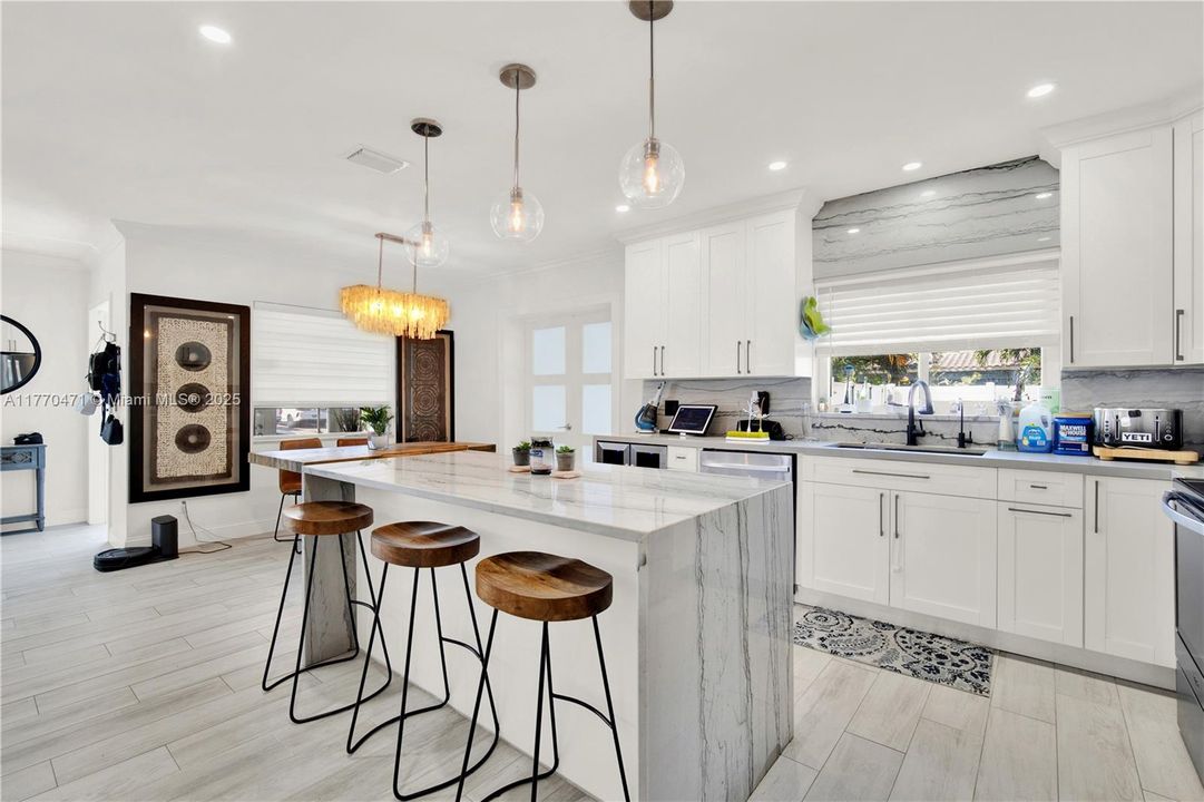 Recently Sold: $975,000 (3 beds, 2 baths, 1469 Square Feet)