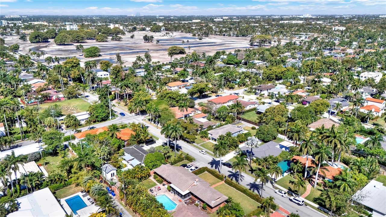 Recently Sold: $975,000 (3 beds, 2 baths, 1469 Square Feet)