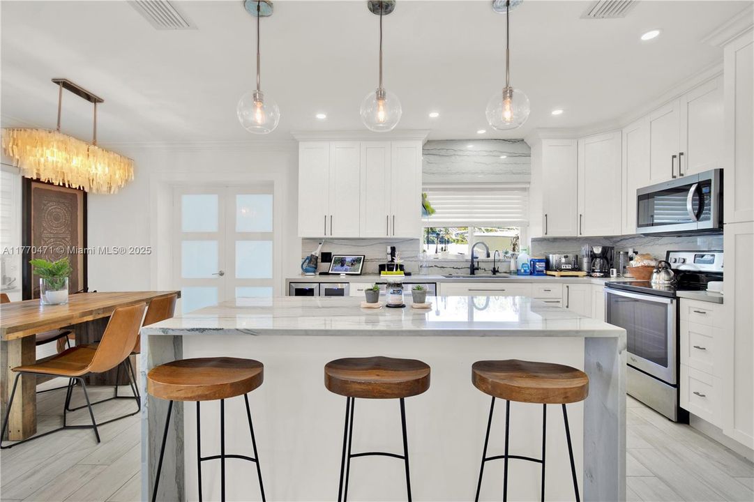 Recently Sold: $975,000 (3 beds, 2 baths, 1469 Square Feet)