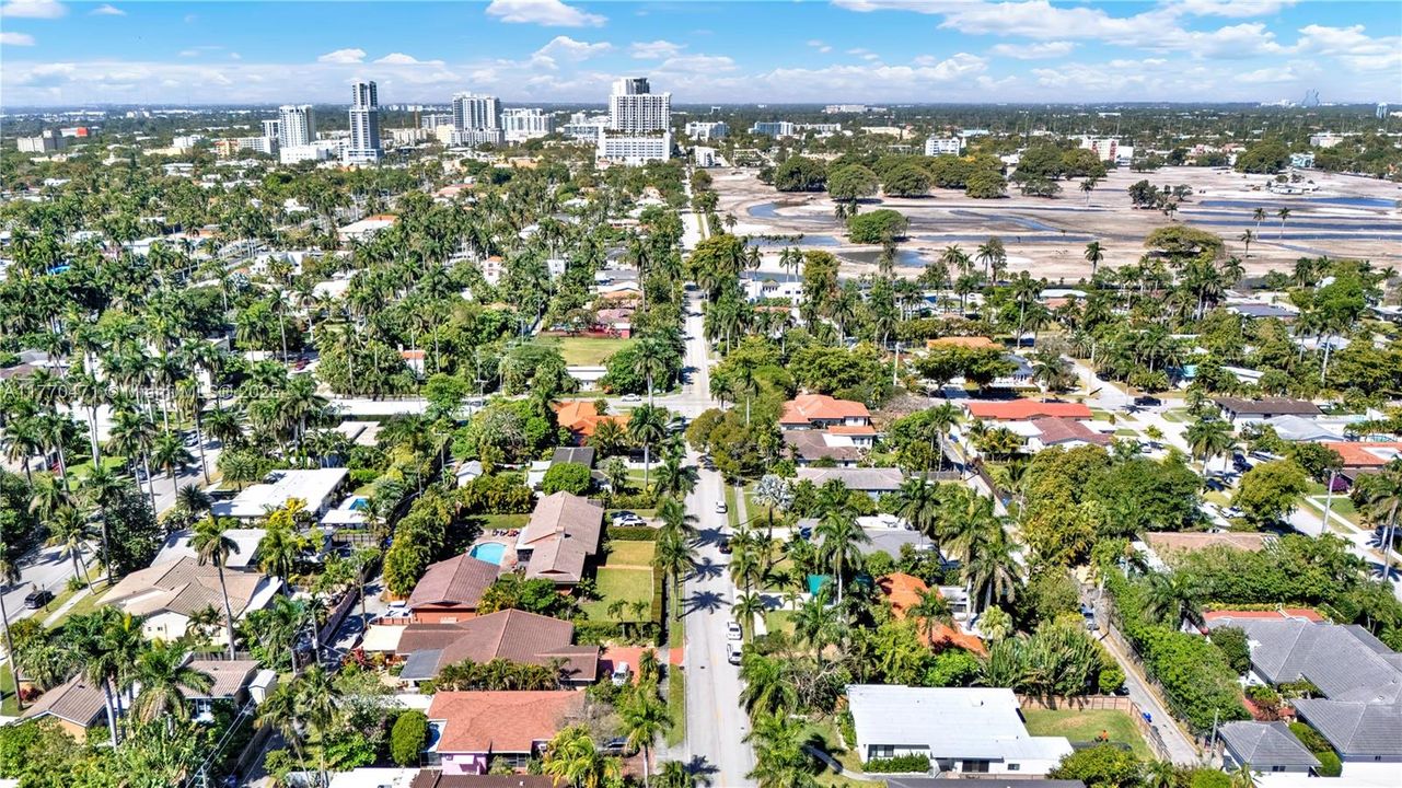 Recently Sold: $975,000 (3 beds, 2 baths, 1469 Square Feet)