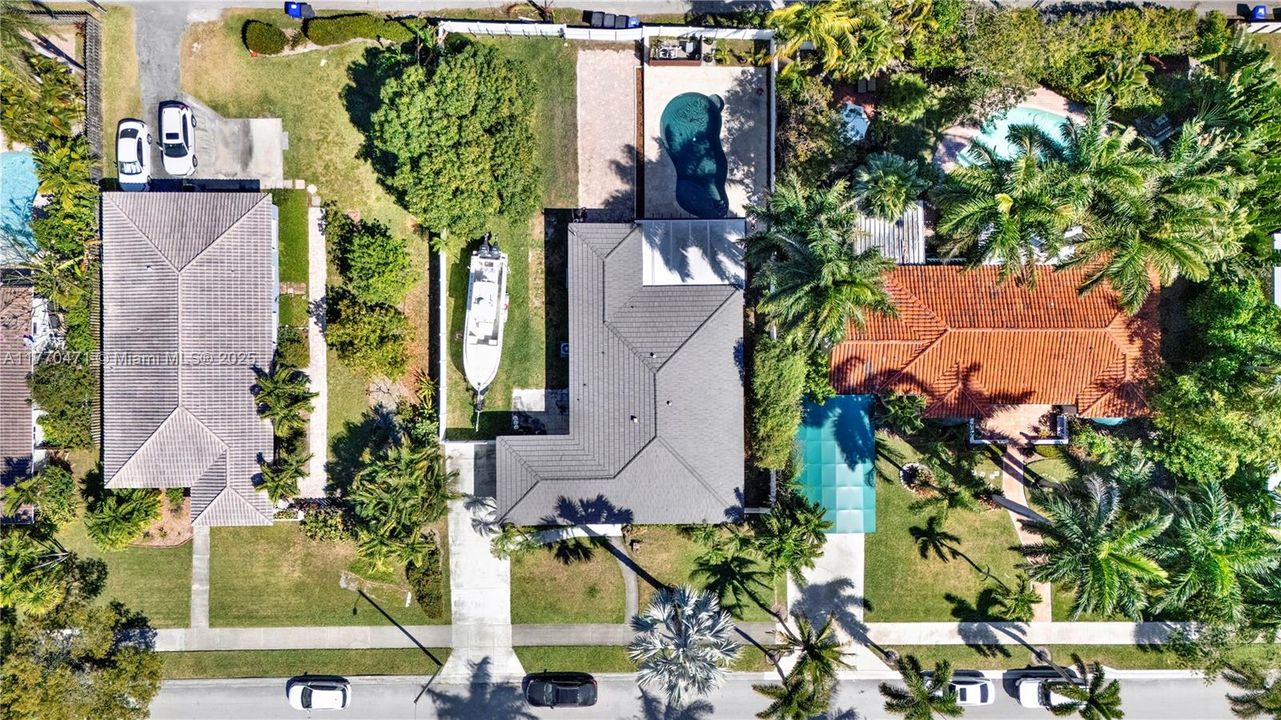 Recently Sold: $975,000 (3 beds, 2 baths, 1469 Square Feet)