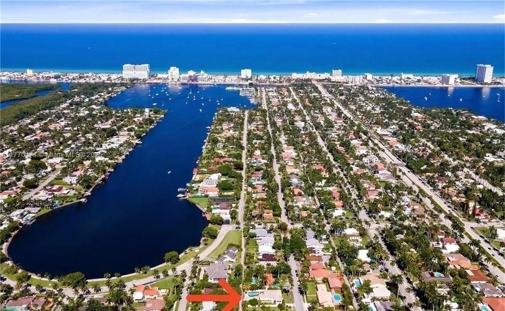 Recently Sold: $975,000 (3 beds, 2 baths, 1469 Square Feet)