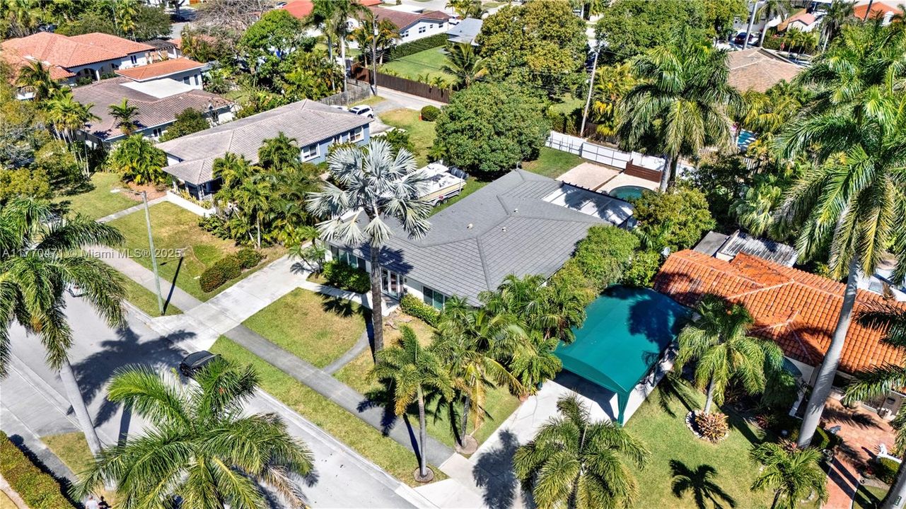 Recently Sold: $975,000 (3 beds, 2 baths, 1469 Square Feet)