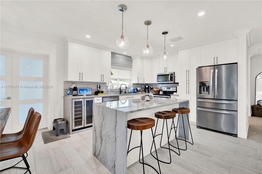 Recently Sold: $975,000 (3 beds, 2 baths, 1469 Square Feet)