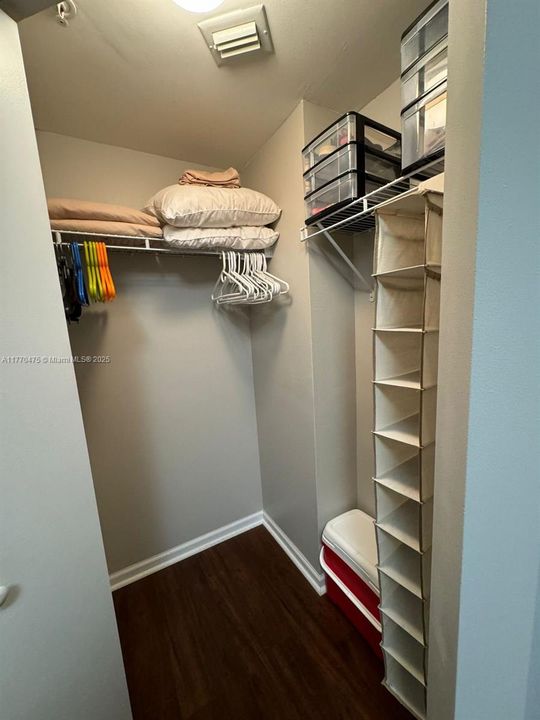 Recently Rented: $3,100 (2 beds, 2 baths, 1081 Square Feet)