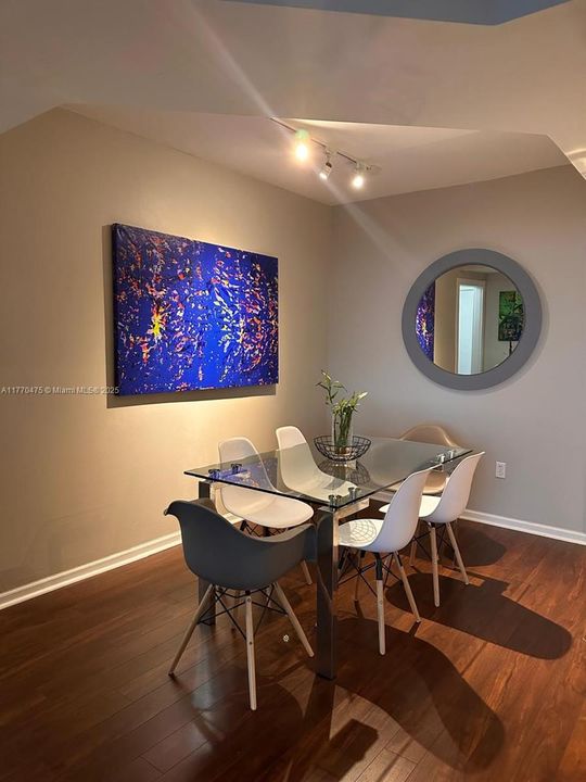 Recently Rented: $3,100 (2 beds, 2 baths, 1081 Square Feet)