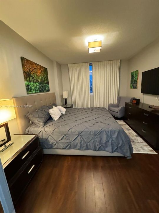 Recently Rented: $3,100 (2 beds, 2 baths, 1081 Square Feet)