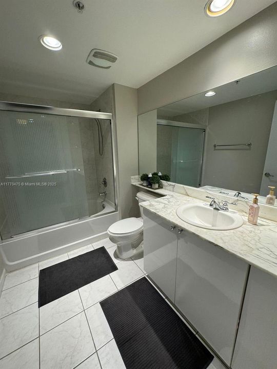 Recently Rented: $3,100 (2 beds, 2 baths, 1081 Square Feet)