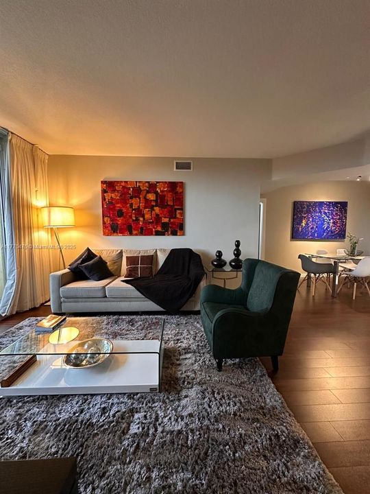 Recently Rented: $3,100 (2 beds, 2 baths, 1081 Square Feet)