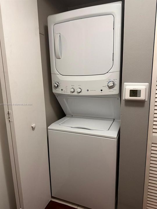 Recently Rented: $3,100 (2 beds, 2 baths, 1081 Square Feet)