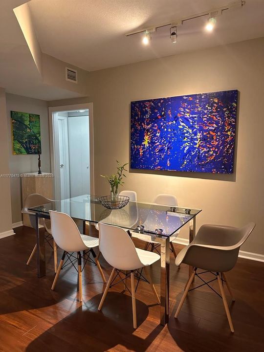 Recently Rented: $3,100 (2 beds, 2 baths, 1081 Square Feet)