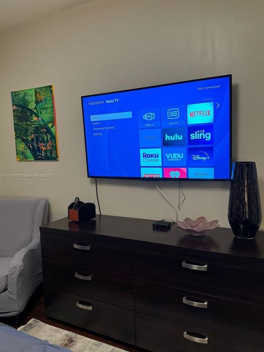 Recently Rented: $3,100 (2 beds, 2 baths, 1081 Square Feet)