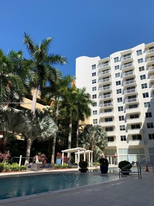 Recently Rented: $3,100 (2 beds, 2 baths, 1081 Square Feet)