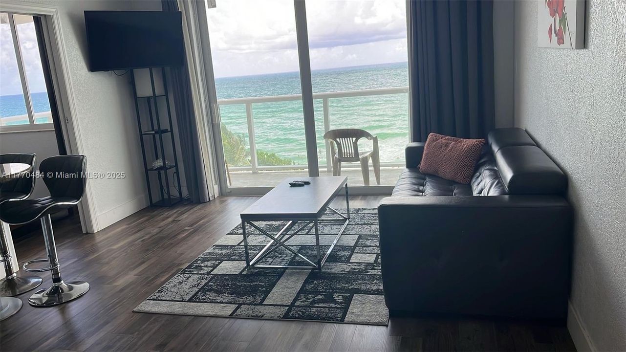 Recently Sold: $295,000 (1 beds, 1 baths, 440 Square Feet)