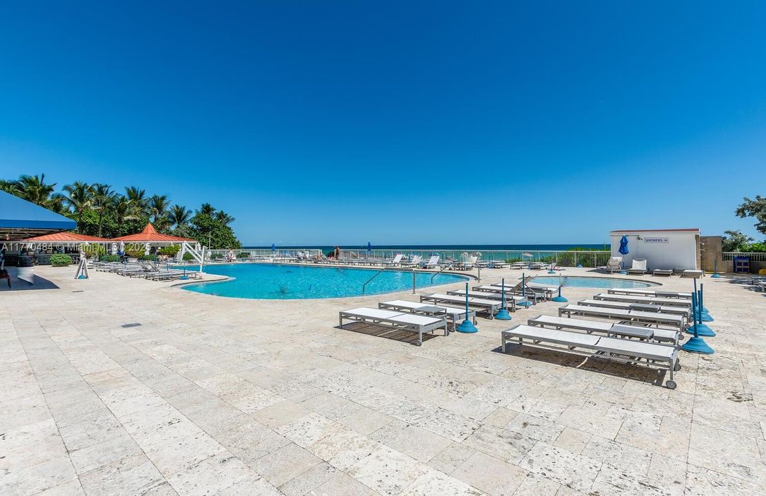 Recently Sold: $295,000 (1 beds, 1 baths, 440 Square Feet)