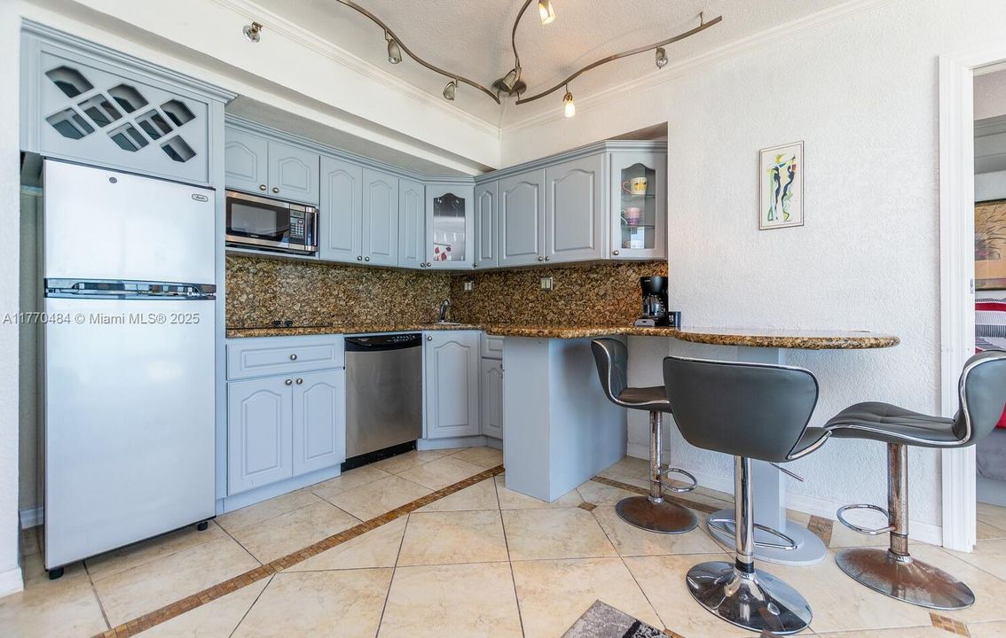 Recently Sold: $295,000 (1 beds, 1 baths, 440 Square Feet)