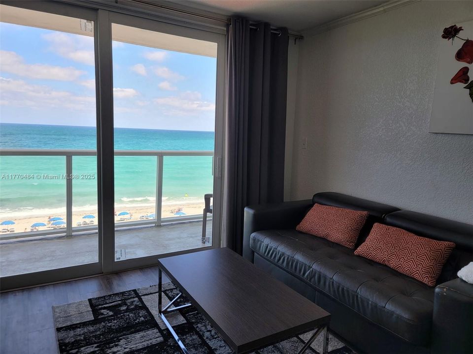 Recently Sold: $295,000 (1 beds, 1 baths, 440 Square Feet)