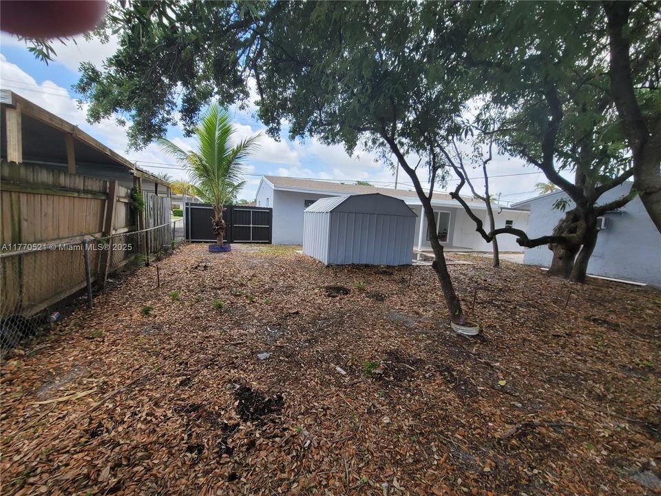 Recently Sold: $569,800 (4 beds, 2 baths, 1292 Square Feet)