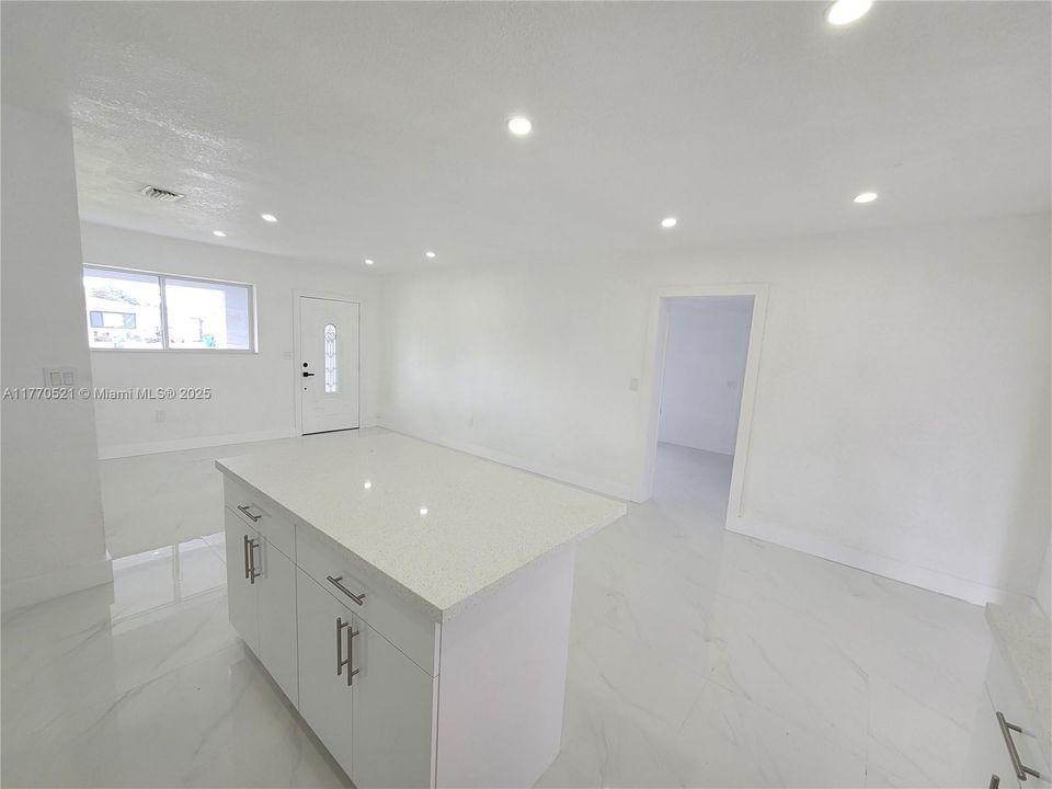 Recently Sold: $569,800 (4 beds, 2 baths, 1292 Square Feet)