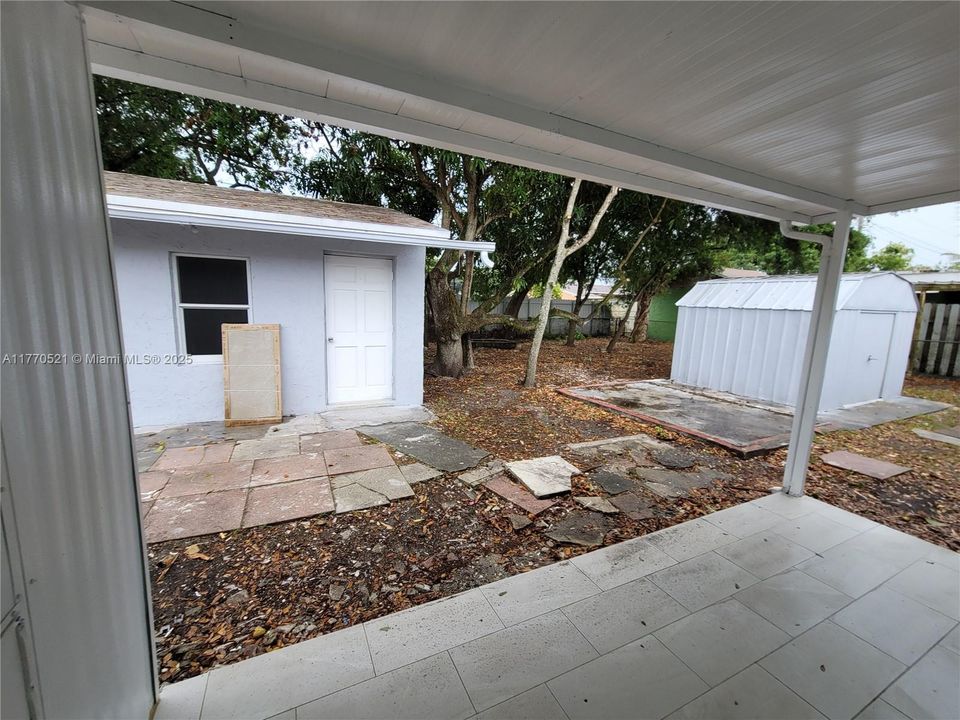 Recently Sold: $569,800 (4 beds, 2 baths, 1292 Square Feet)