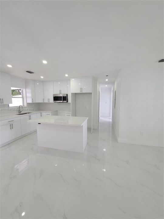 Recently Sold: $569,800 (4 beds, 2 baths, 1292 Square Feet)