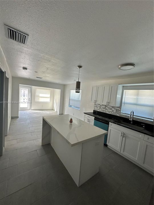 Недавно продано: $490,000 (3 спален, 2 ванн, 1056 Квадратных фут)