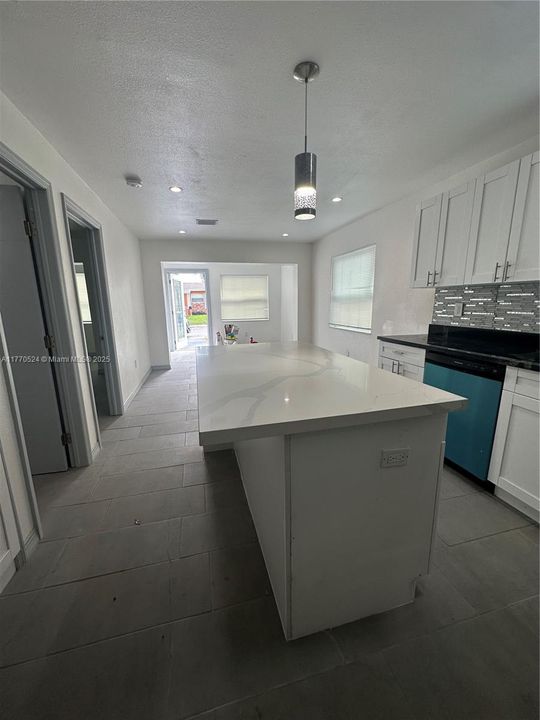 Недавно продано: $490,000 (3 спален, 2 ванн, 1056 Квадратных фут)