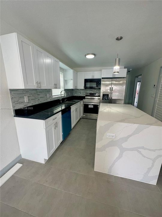 Недавно продано: $490,000 (3 спален, 2 ванн, 1056 Квадратных фут)