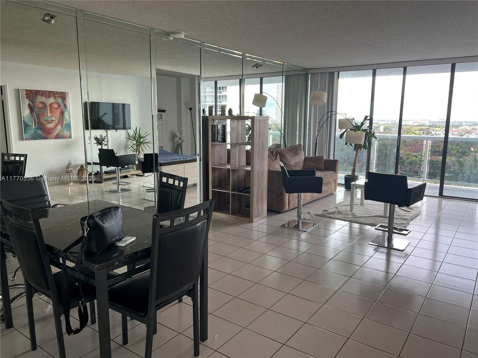 最近租的: $2,200 (2 贝兹, 2 浴室, 1033 平方英尺)