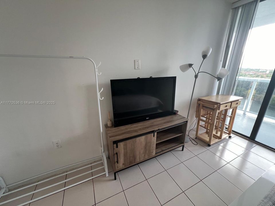 最近租的: $2,200 (2 贝兹, 2 浴室, 1033 平方英尺)