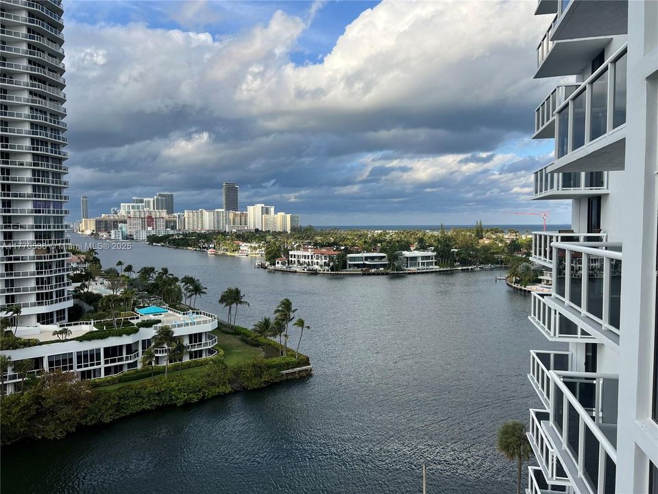 最近租的: $2,200 (2 贝兹, 2 浴室, 1033 平方英尺)