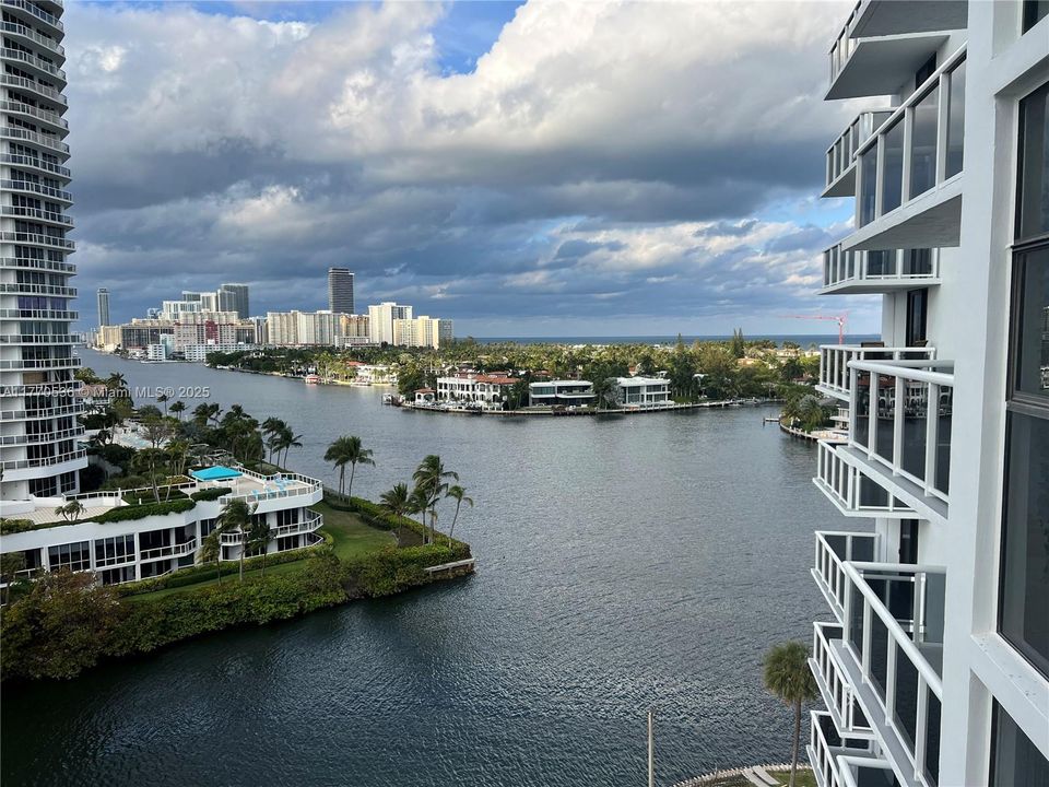 最近租的: $2,200 (2 贝兹, 2 浴室, 1033 平方英尺)