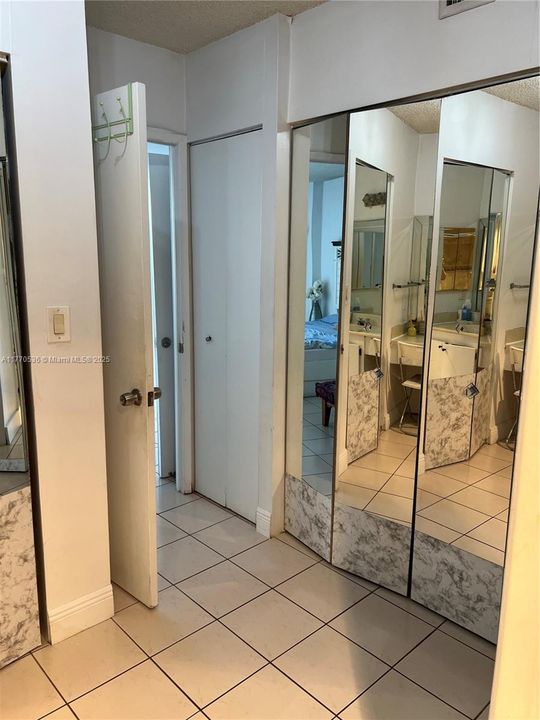 最近租的: $2,200 (2 贝兹, 2 浴室, 1033 平方英尺)