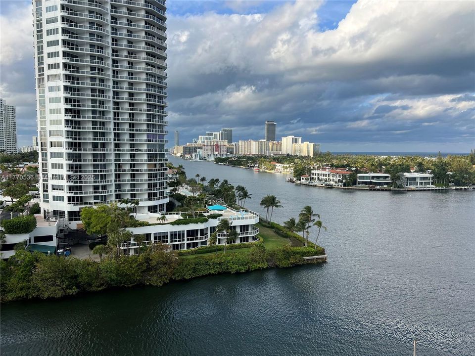 最近租的: $2,200 (2 贝兹, 2 浴室, 1033 平方英尺)