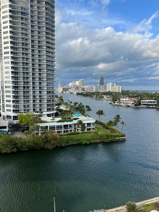 最近租的: $2,200 (2 贝兹, 2 浴室, 1033 平方英尺)