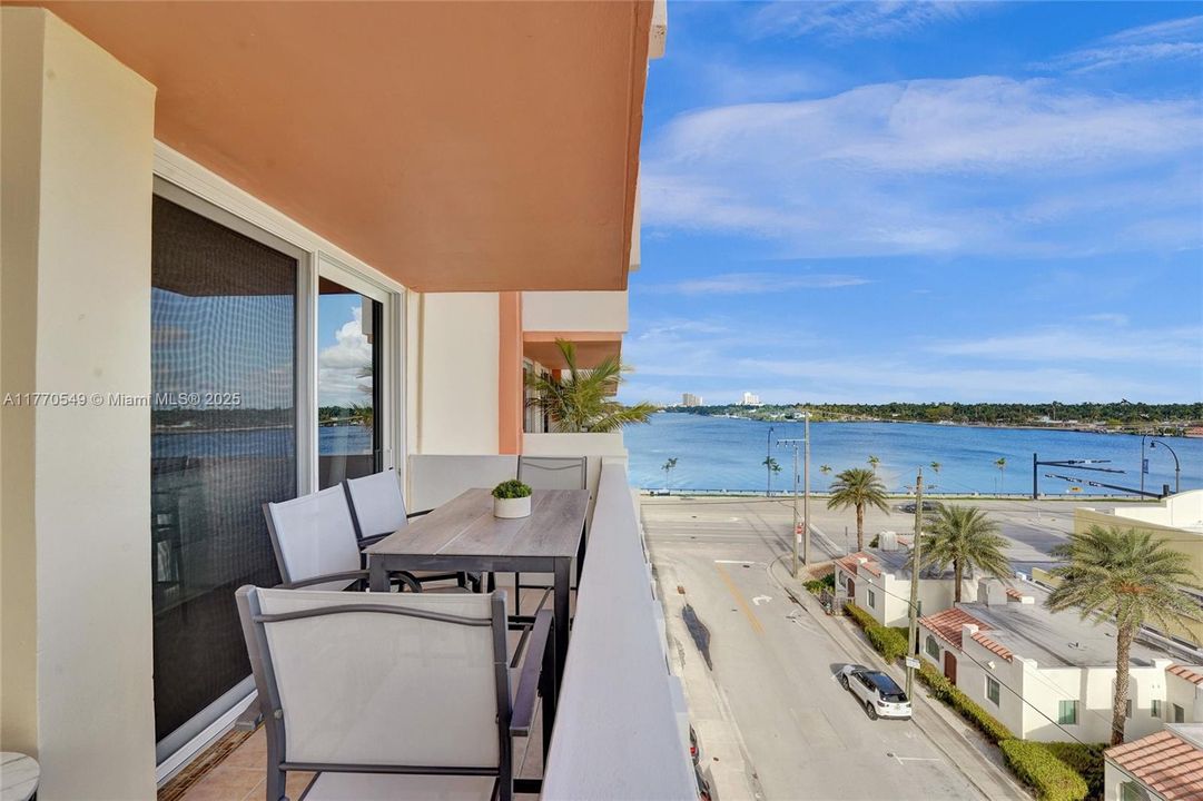 Vendido Recientemente: $329,000 (1 camas, 1 baños, 1050 Pies cuadrados)